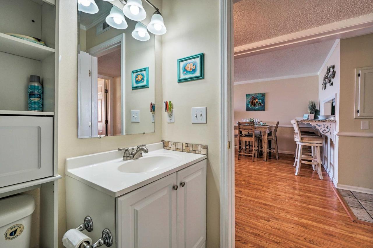Appartamento Breezy Beach Retreat With 180-Degree Ocean Views! Carolina Beach Esterno foto