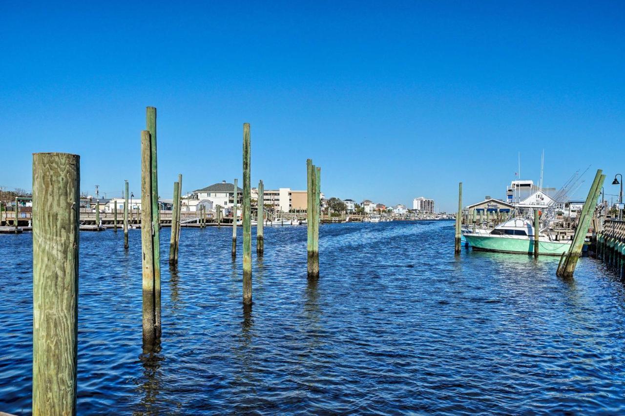 Appartamento Breezy Beach Retreat With 180-Degree Ocean Views! Carolina Beach Esterno foto
