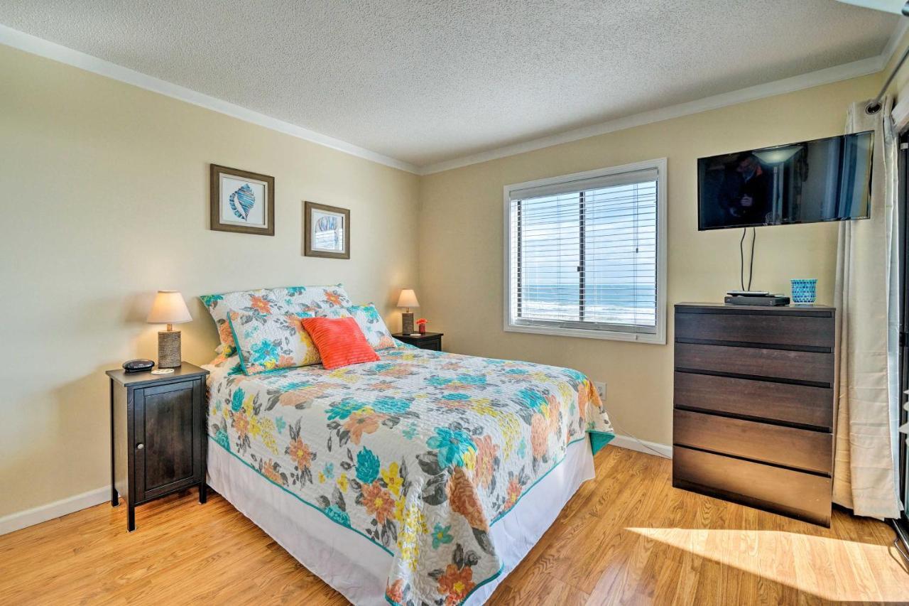 Appartamento Breezy Beach Retreat With 180-Degree Ocean Views! Carolina Beach Esterno foto