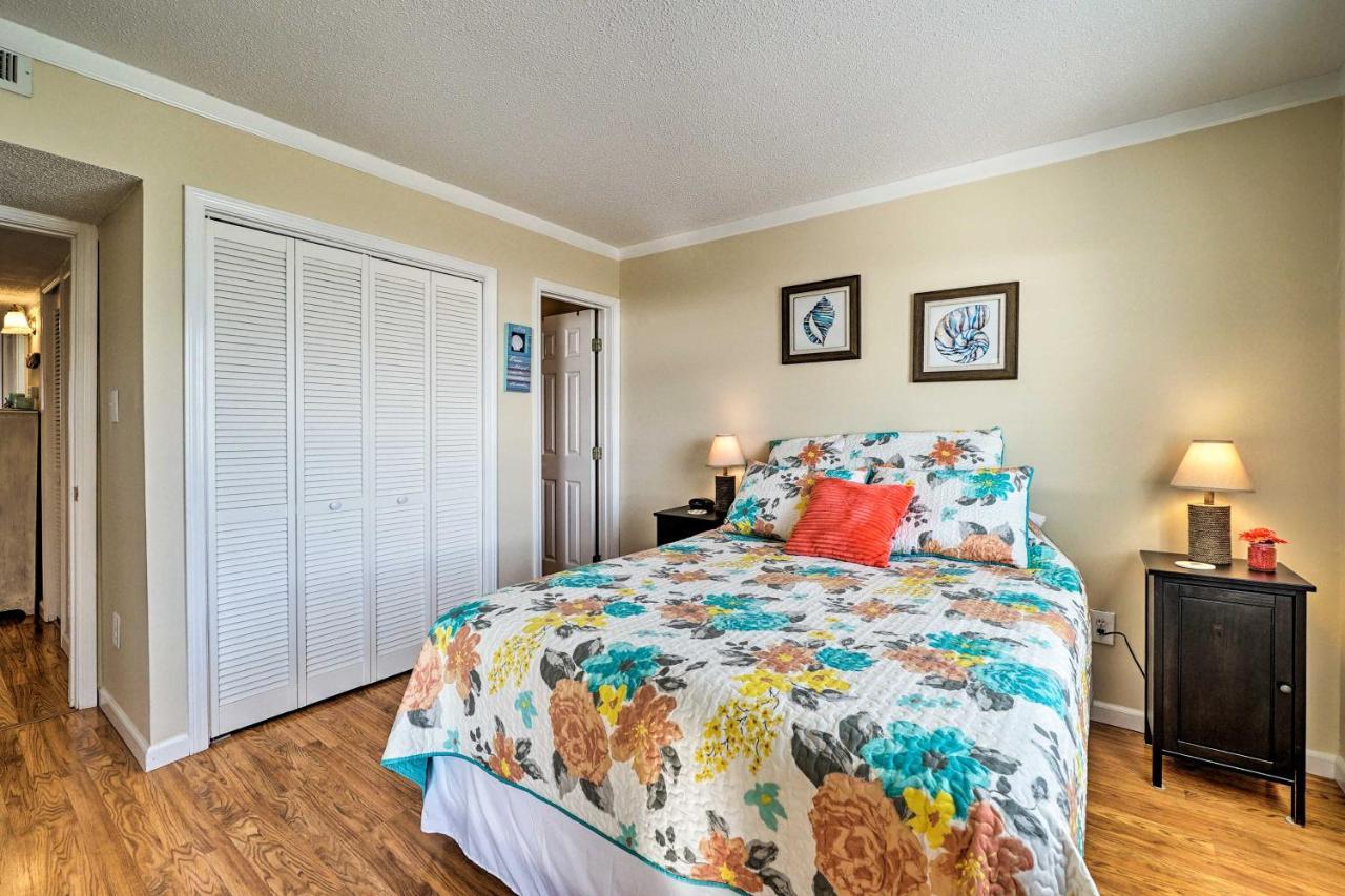 Appartamento Breezy Beach Retreat With 180-Degree Ocean Views! Carolina Beach Esterno foto